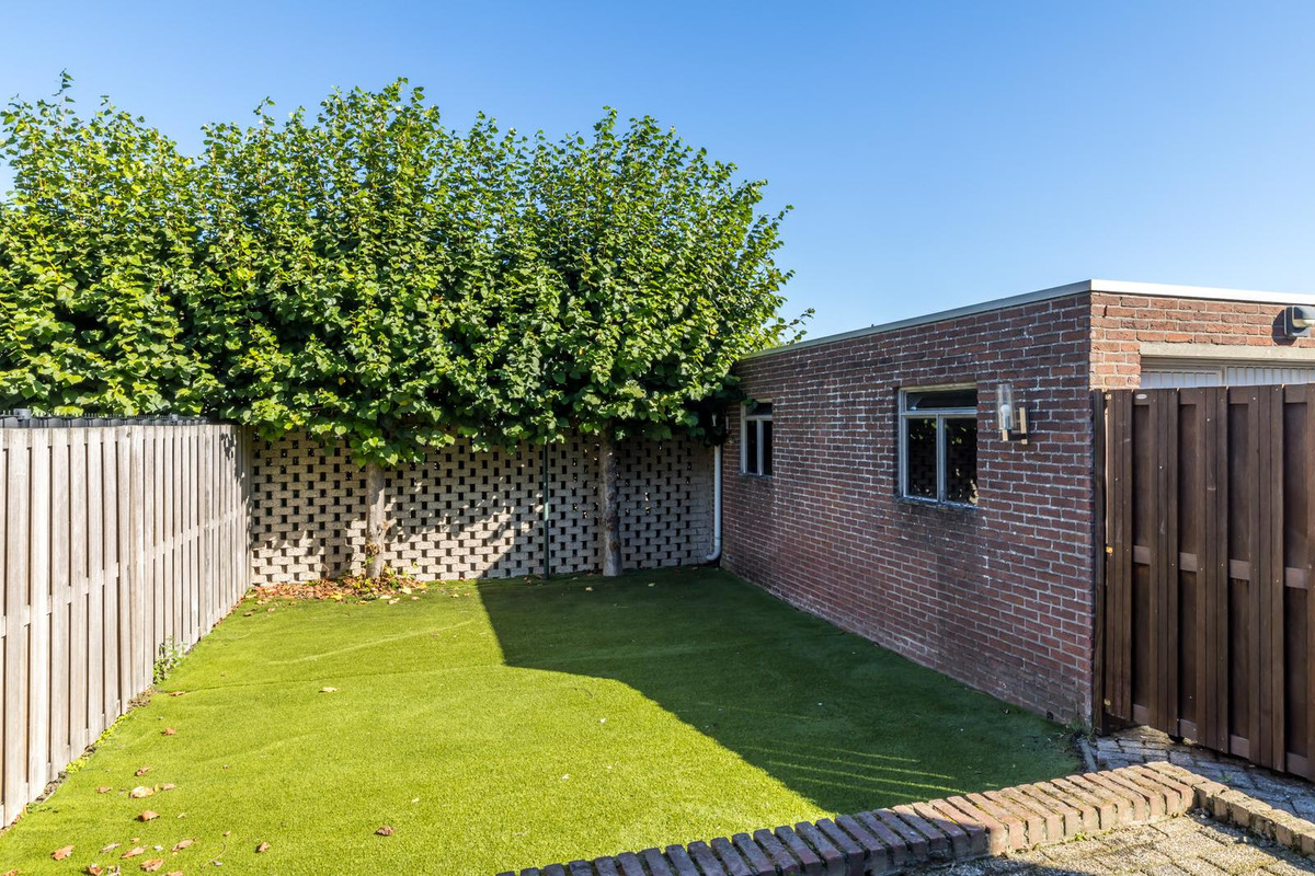 Twee-onder-één-kap te koop: St. Gerlachstraat 11, Hoensbroek
