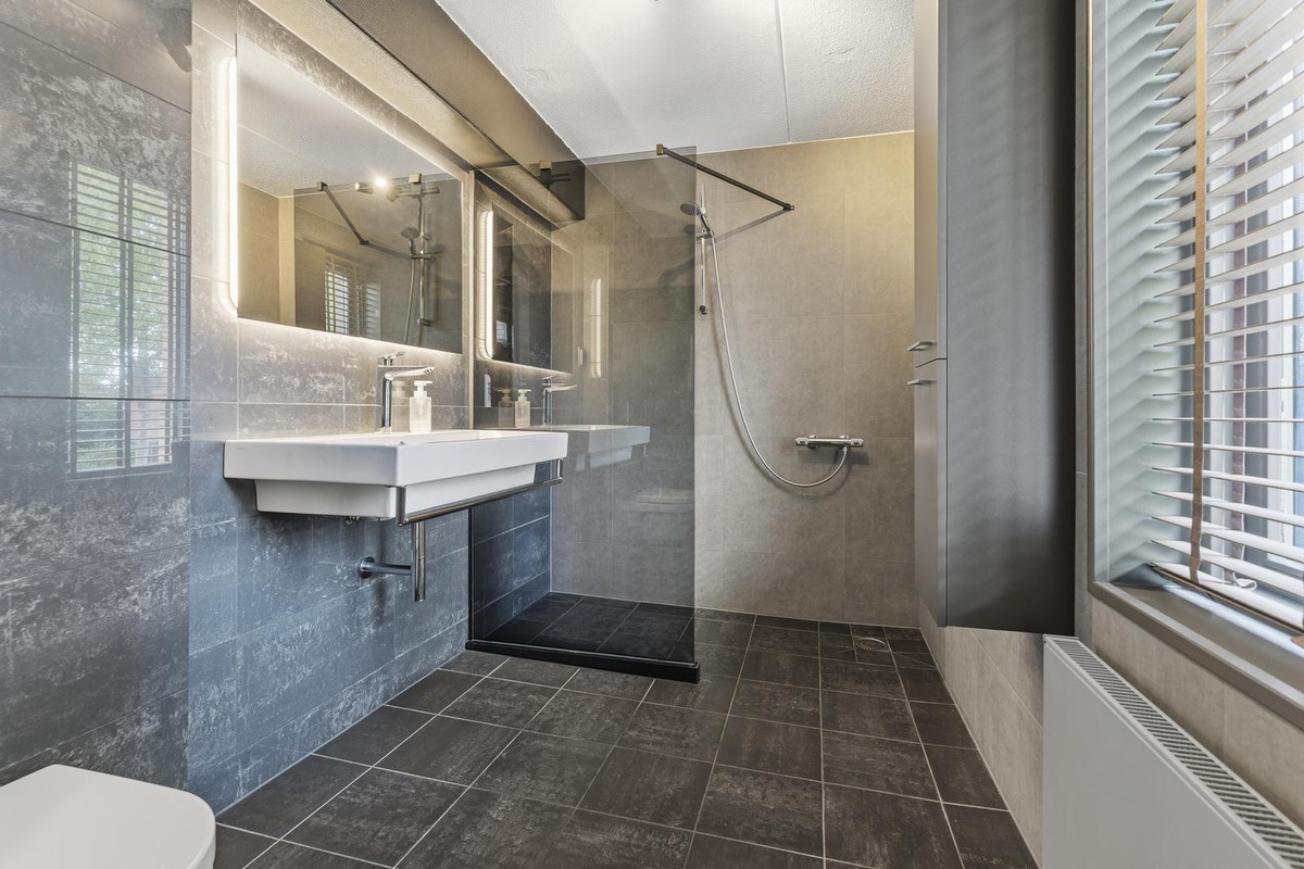 Tussenwoning te koop: Grace Kellystraat 13, Almere