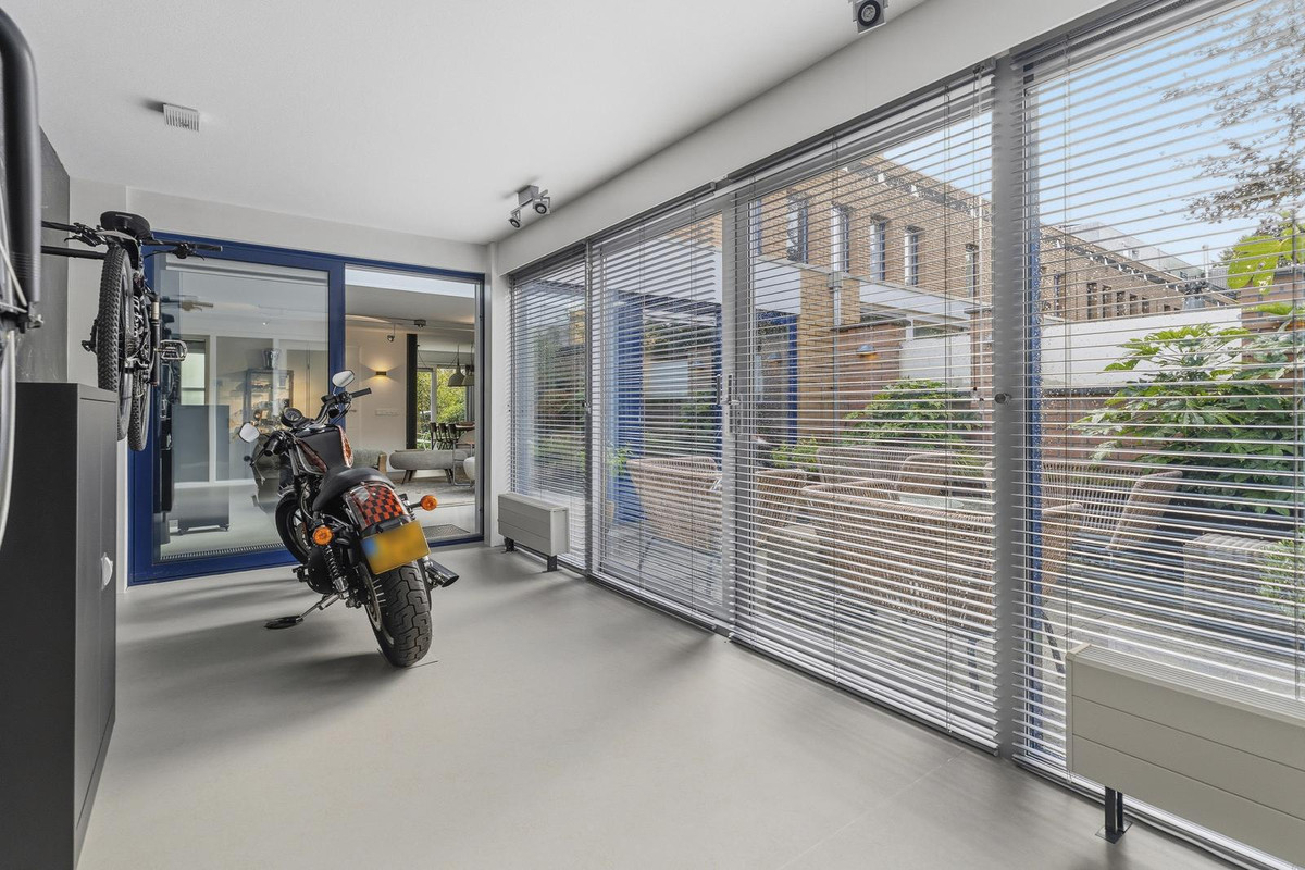 Tussenwoning te koop: Grace Kellystraat 13, Almere