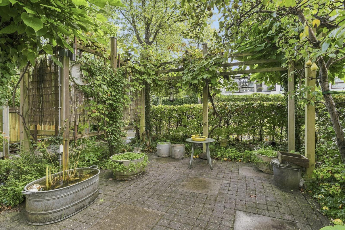 Tussenwoning te koop: Grace Kellystraat 13, Almere