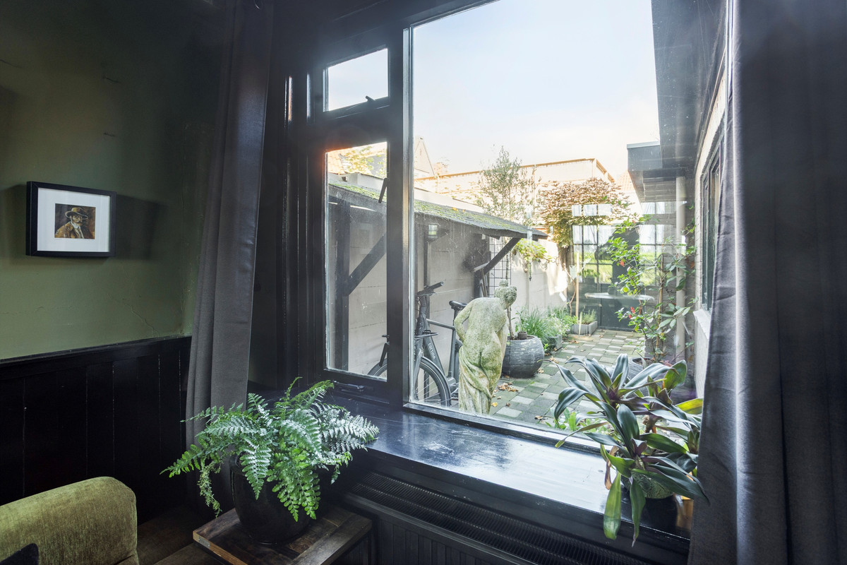 Tussenwoning te koop: Achter op 't Zand 24, Hoorn