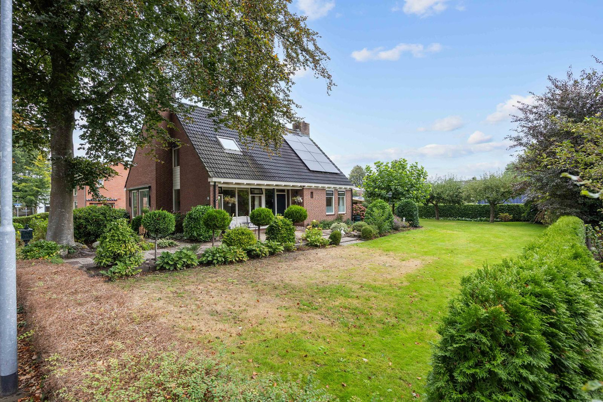 Vrijstaande woning te koop: Veenlaan 1, Slochteren