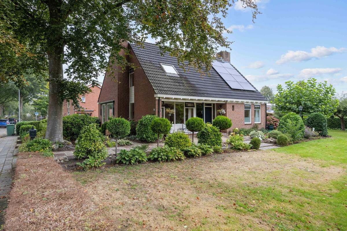 Vrijstaande woning te koop: Veenlaan 1, Slochteren