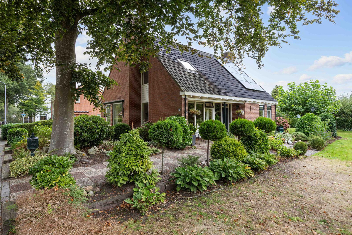 Vrijstaande woning te koop: Veenlaan 1, Slochteren