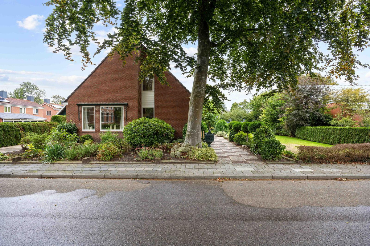 Vrijstaande woning te koop: Veenlaan 1, Slochteren