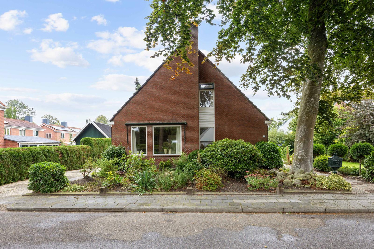 Vrijstaande woning te koop: Veenlaan 1, Slochteren
