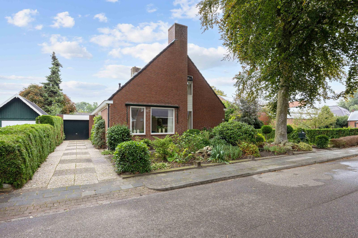 Vrijstaande woning te koop: Veenlaan 1, Slochteren