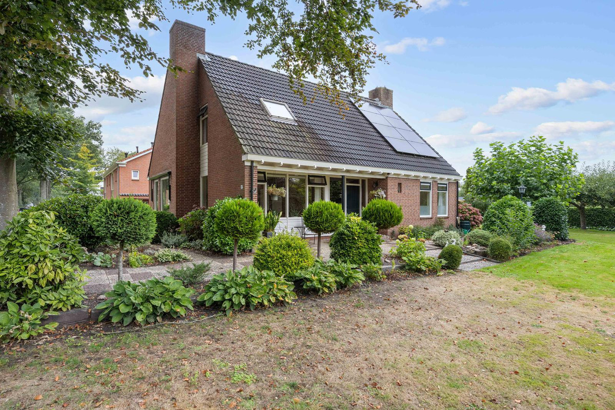 Vrijstaande woning te koop: Veenlaan 1, Slochteren