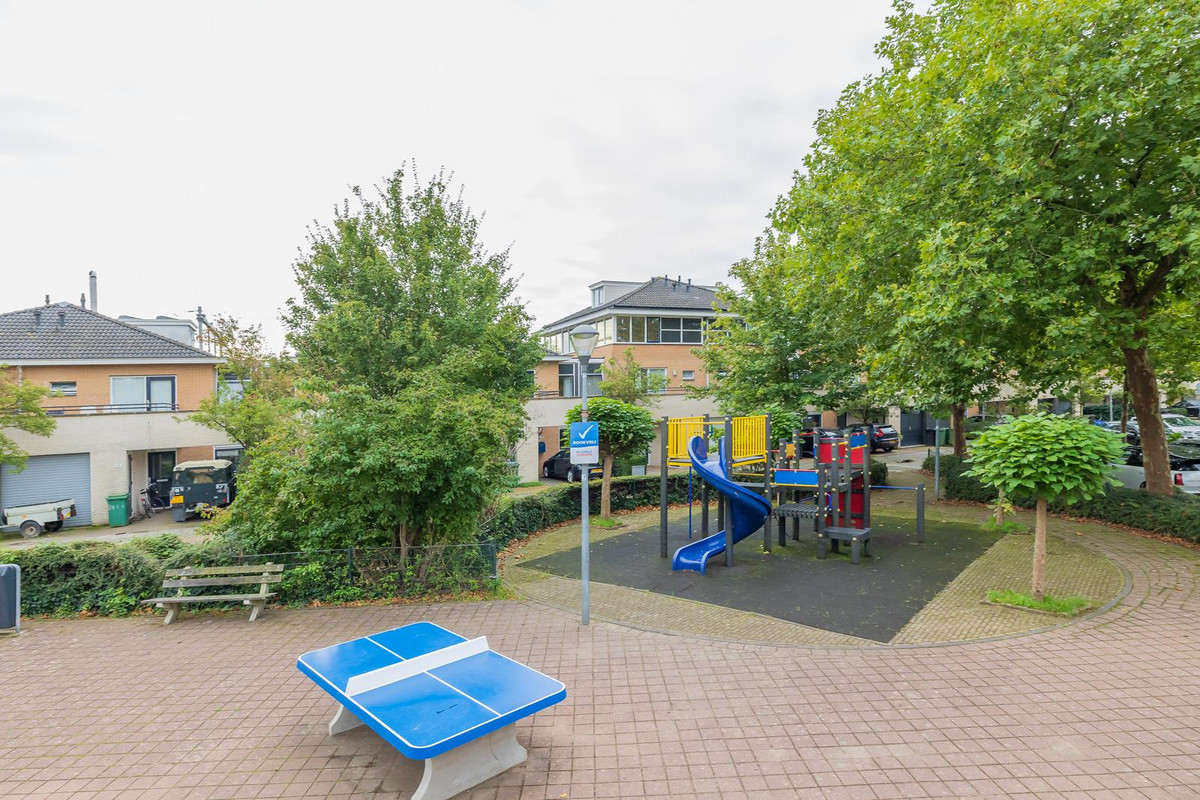 Tussenwoning te koop: Irisstraat 25, Haarlem