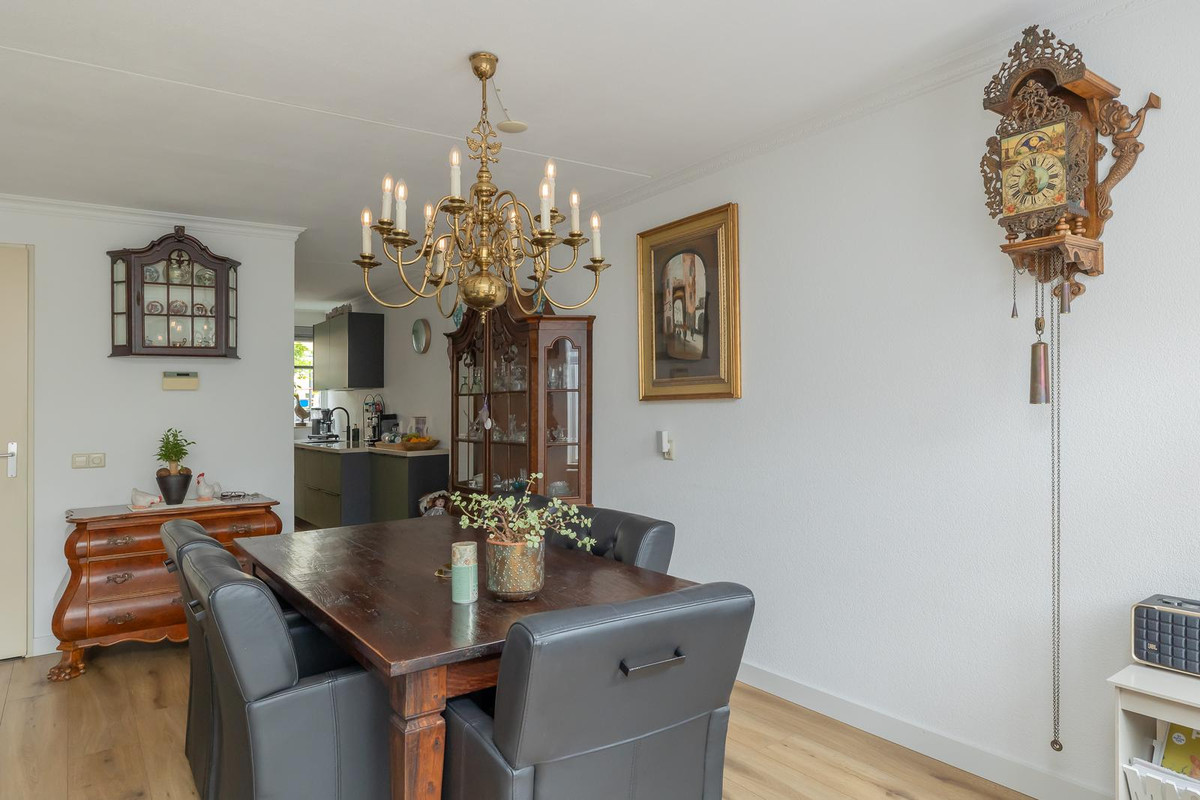 Tussenwoning te koop: Irisstraat 25, Haarlem
