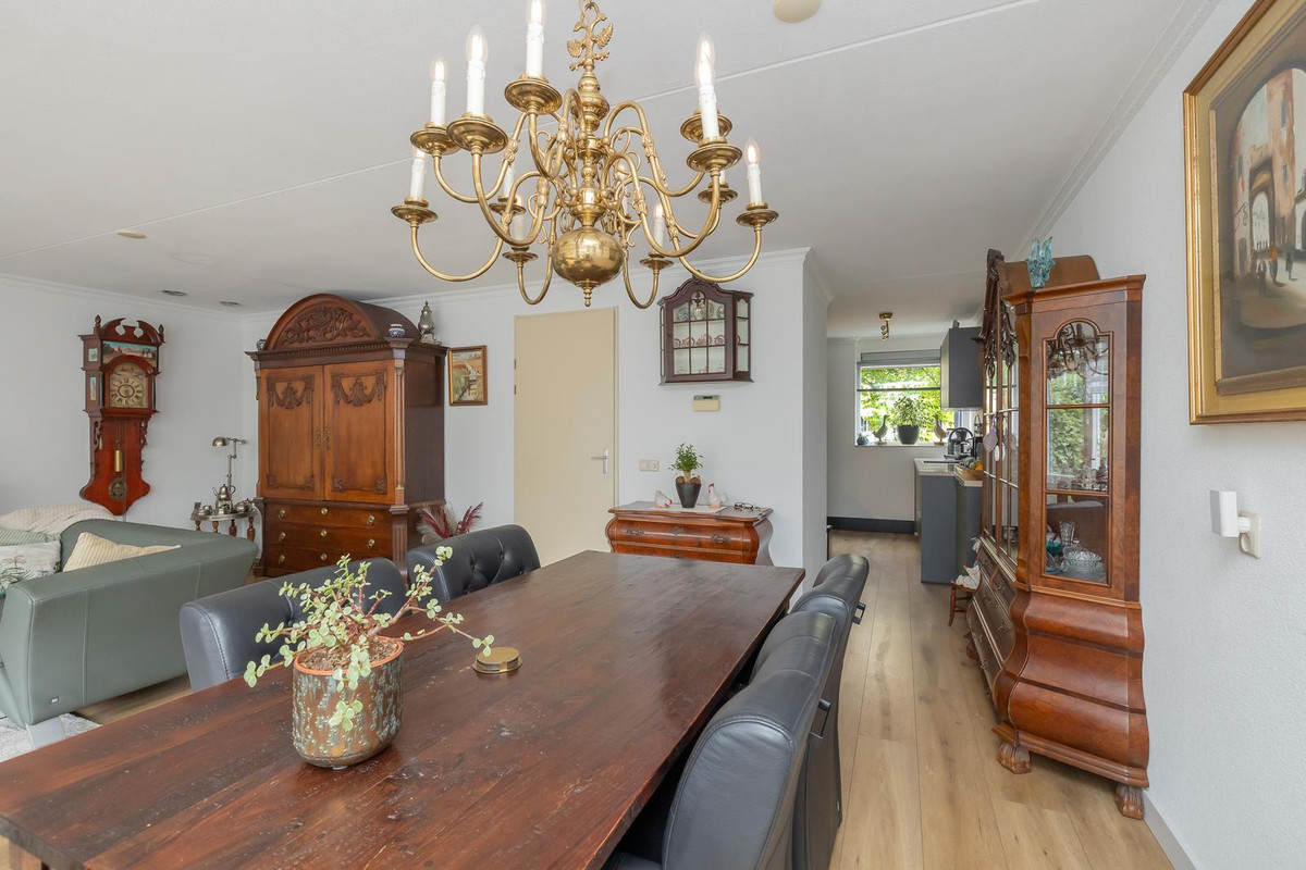 Tussenwoning te koop: Irisstraat 25, Haarlem