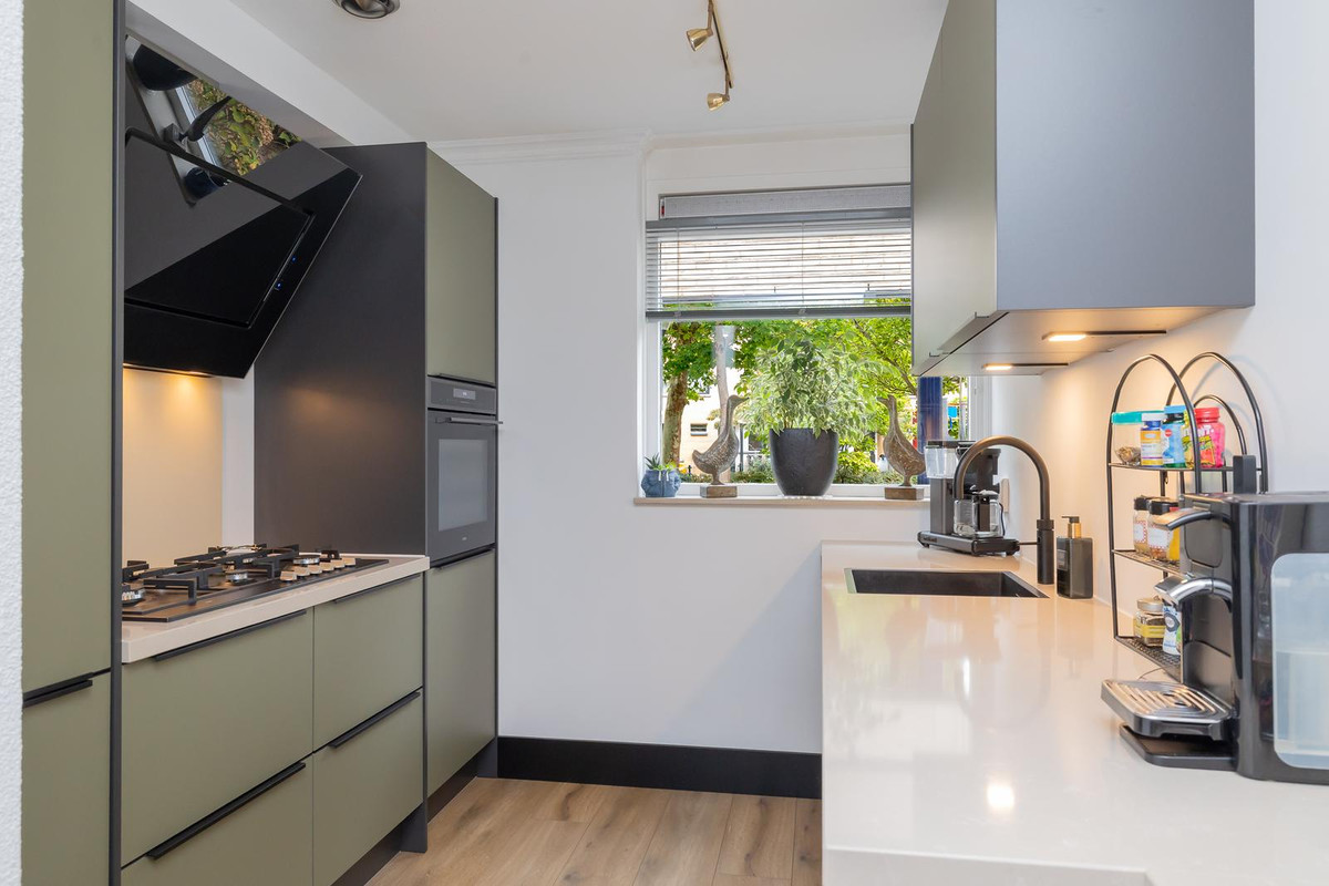 Tussenwoning te koop: Irisstraat 25, Haarlem