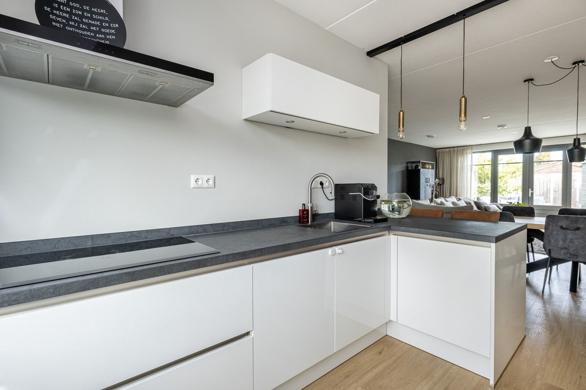 Tussenwoning te koop: Grondzeilerstraat 30, Oude-Tonge