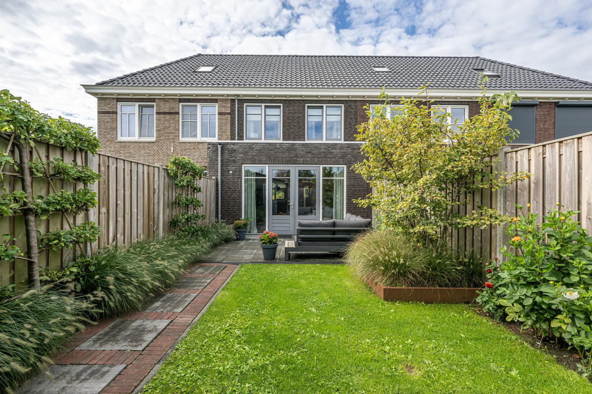 Tussenwoning te koop: Grondzeilerstraat 30, Oude-Tonge