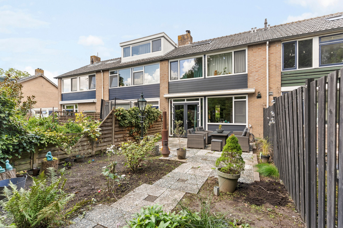 Tussenwoning te koop: Schakelweg 84, Hoogvliet Rotterdam