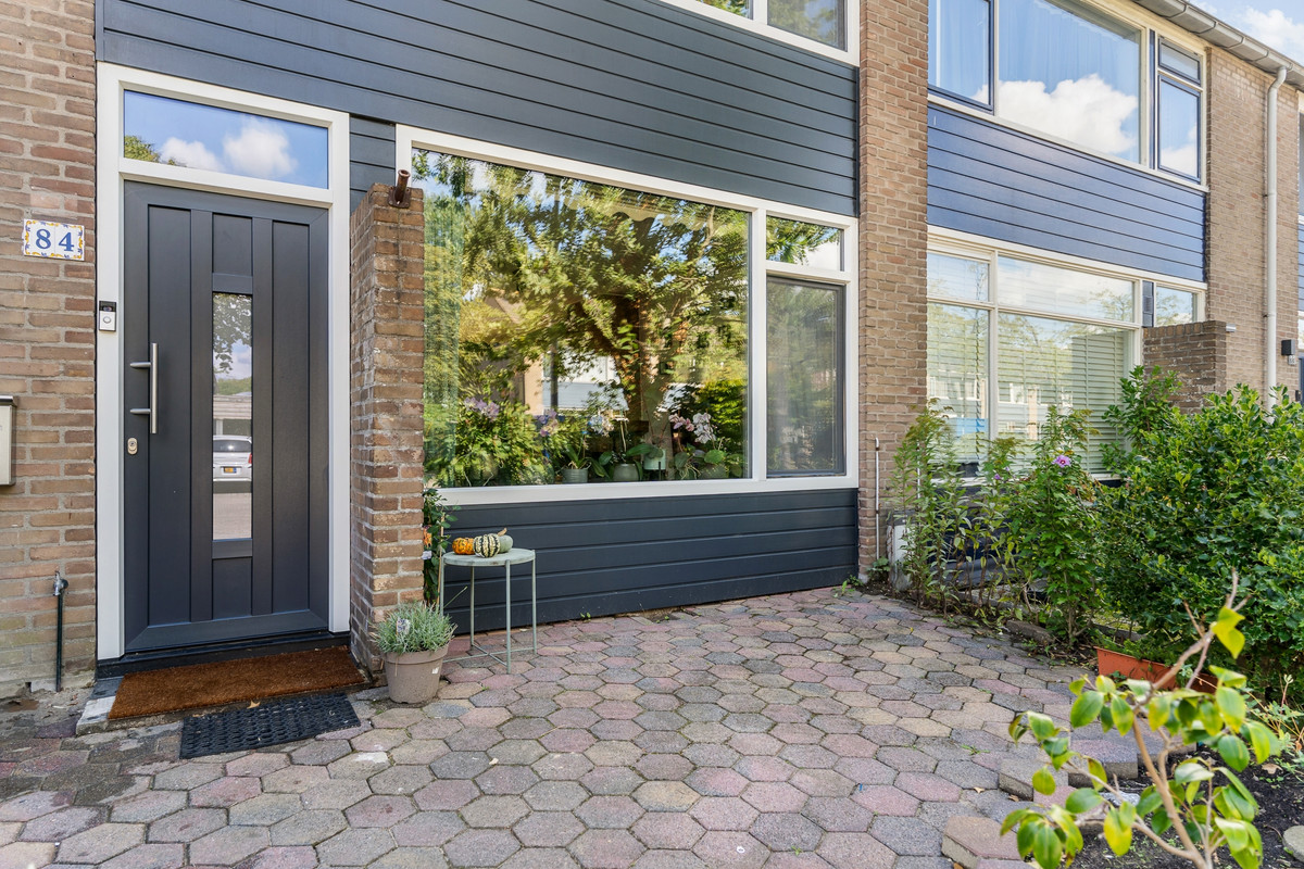 Tussenwoning te koop: Schakelweg 84, Hoogvliet Rotterdam