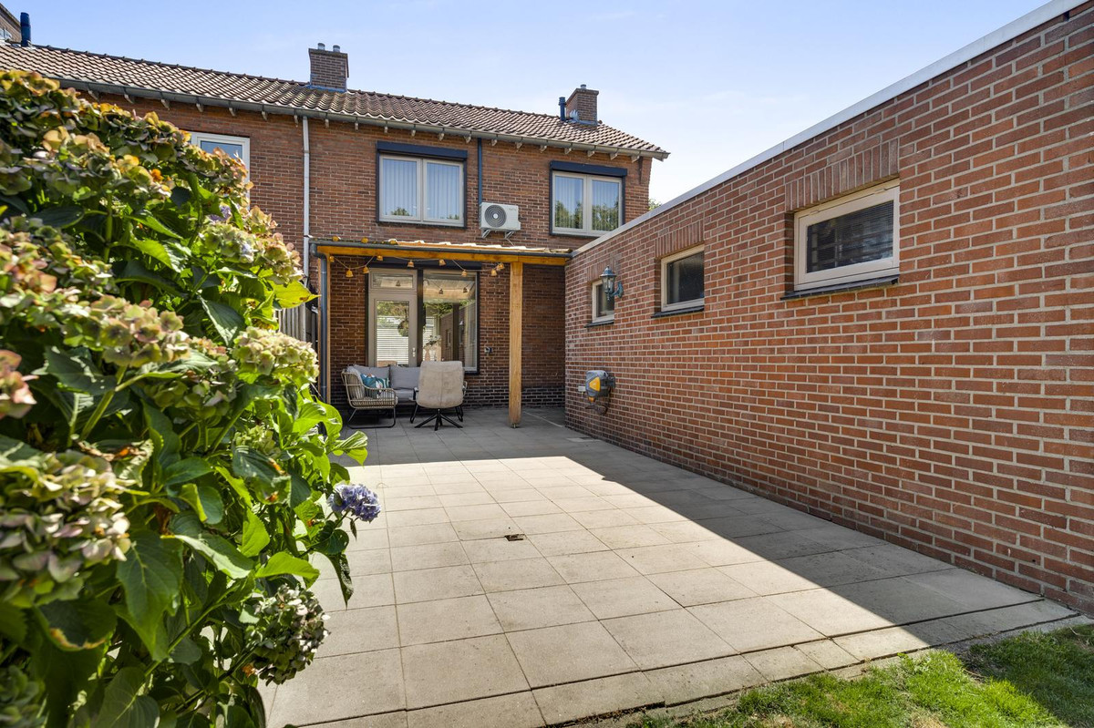 Twee-onder-één-kap te koop: Kloosterstraat 7, Weert