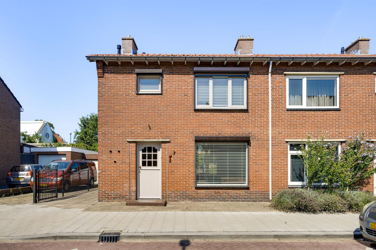 Twee-onder-één-kap te koop: Kloosterstraat 7, Weert