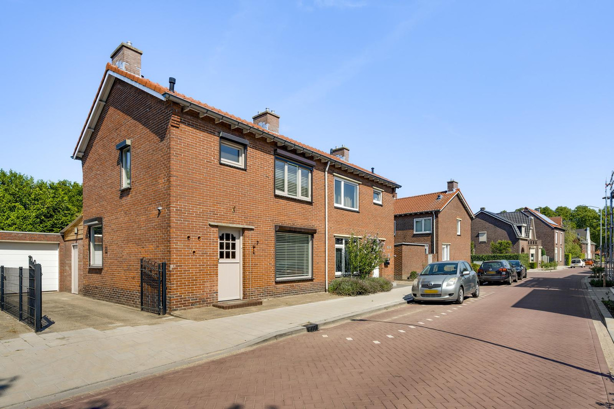 Twee-onder-één-kap te koop: Kloosterstraat 7, Weert