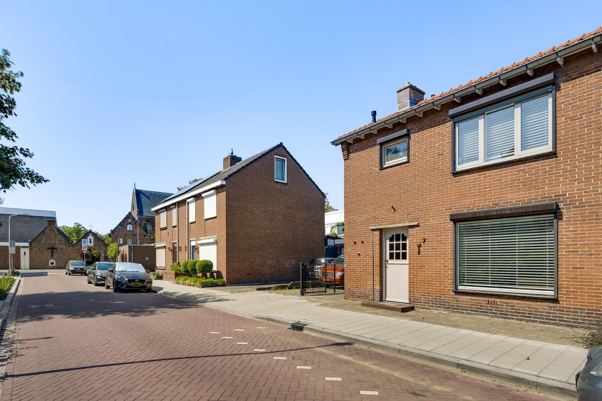 Twee-onder-één-kap te koop: Kloosterstraat 7, Weert