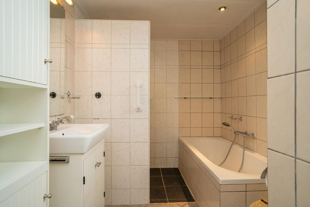 Tussenwoning te koop: Haverkampweg 90, Enschede