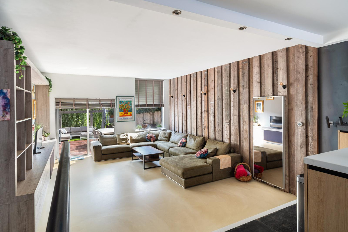 Tussenwoning te koop: Zus Braunstraat 6, Rotterdam