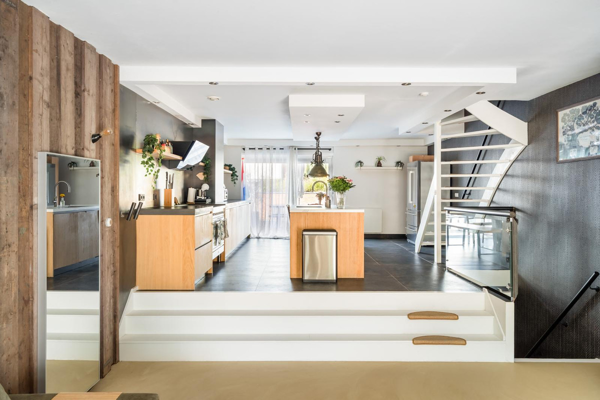 Tussenwoning te koop: Zus Braunstraat 6, Rotterdam