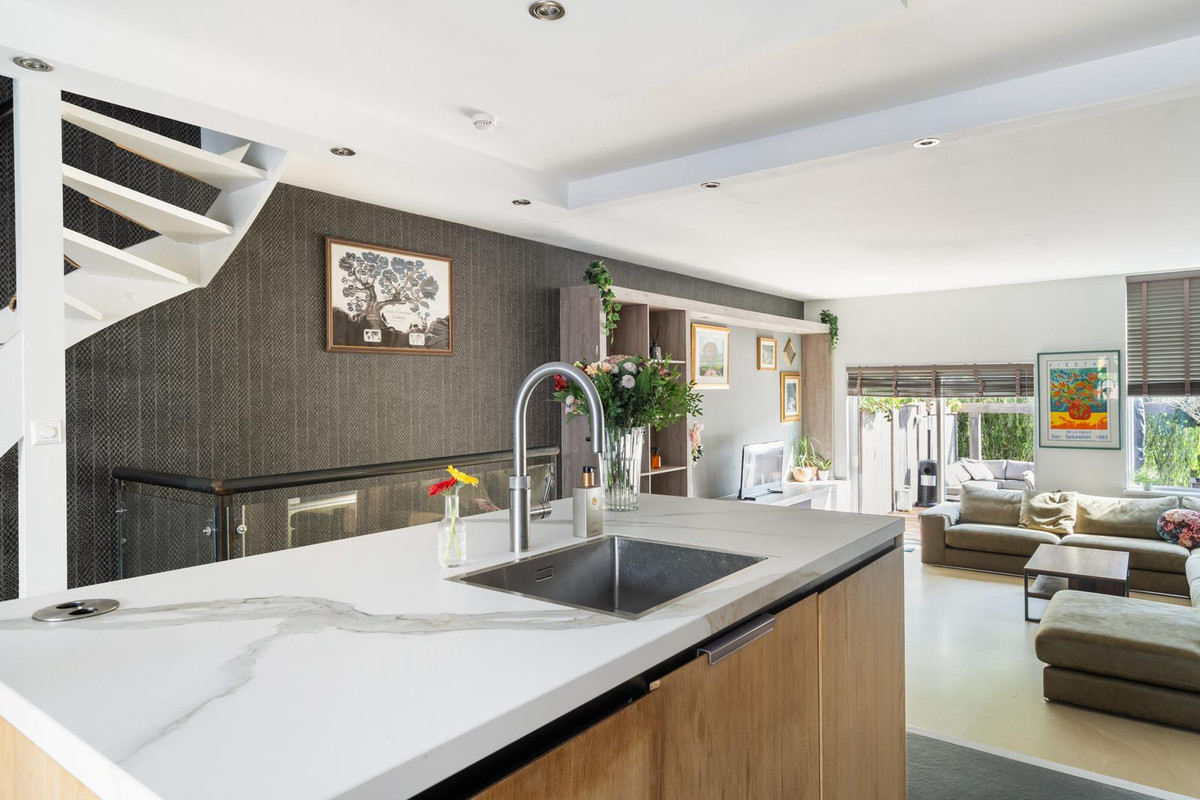 Tussenwoning te koop: Zus Braunstraat 6, Rotterdam