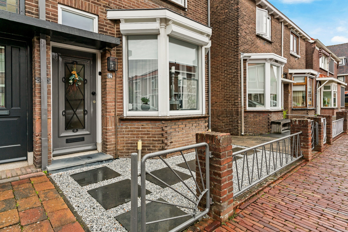 Twee-onder-één-kap te koop: Burgemeester Ypeijstraat 12, Sliedrecht
