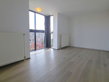 J.H. van den Broekstraat 23