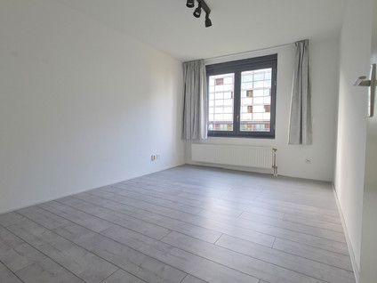 J.H. van den Broekstraat 23