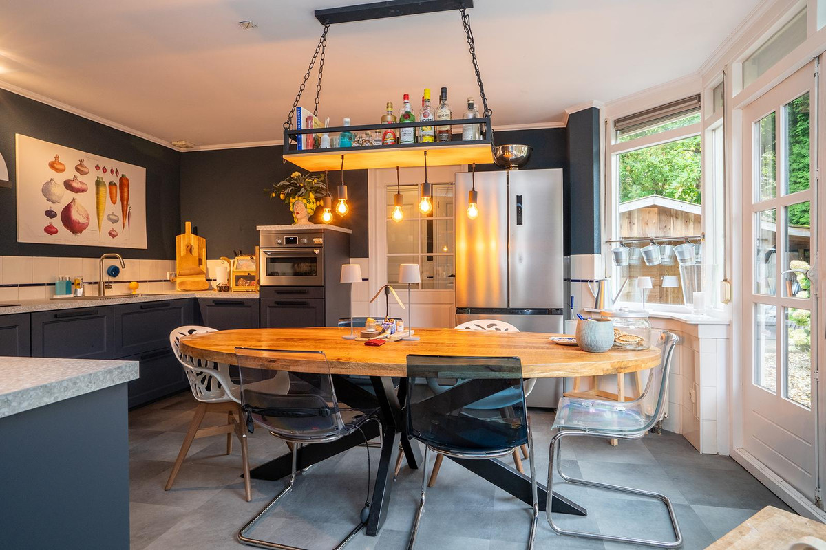 Twee-onder-één-kap te koop: Walhofstraat 123, Enschede
