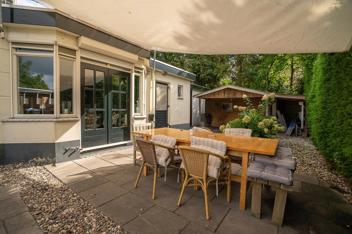 Twee-onder-één-kap te koop: Walhofstraat 123, Enschede