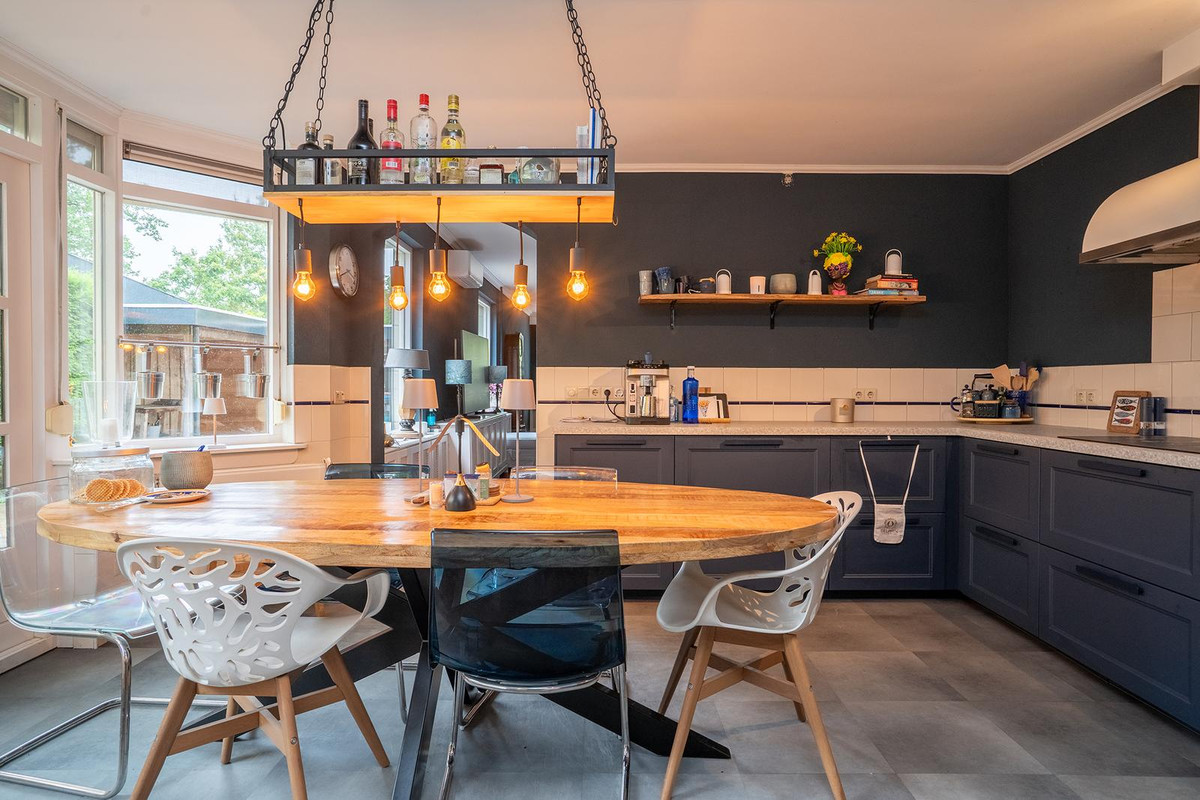 Twee-onder-één-kap te koop: Walhofstraat 123, Enschede
