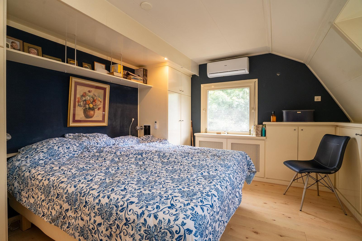 Twee-onder-één-kap te koop: Walhofstraat 123, Enschede