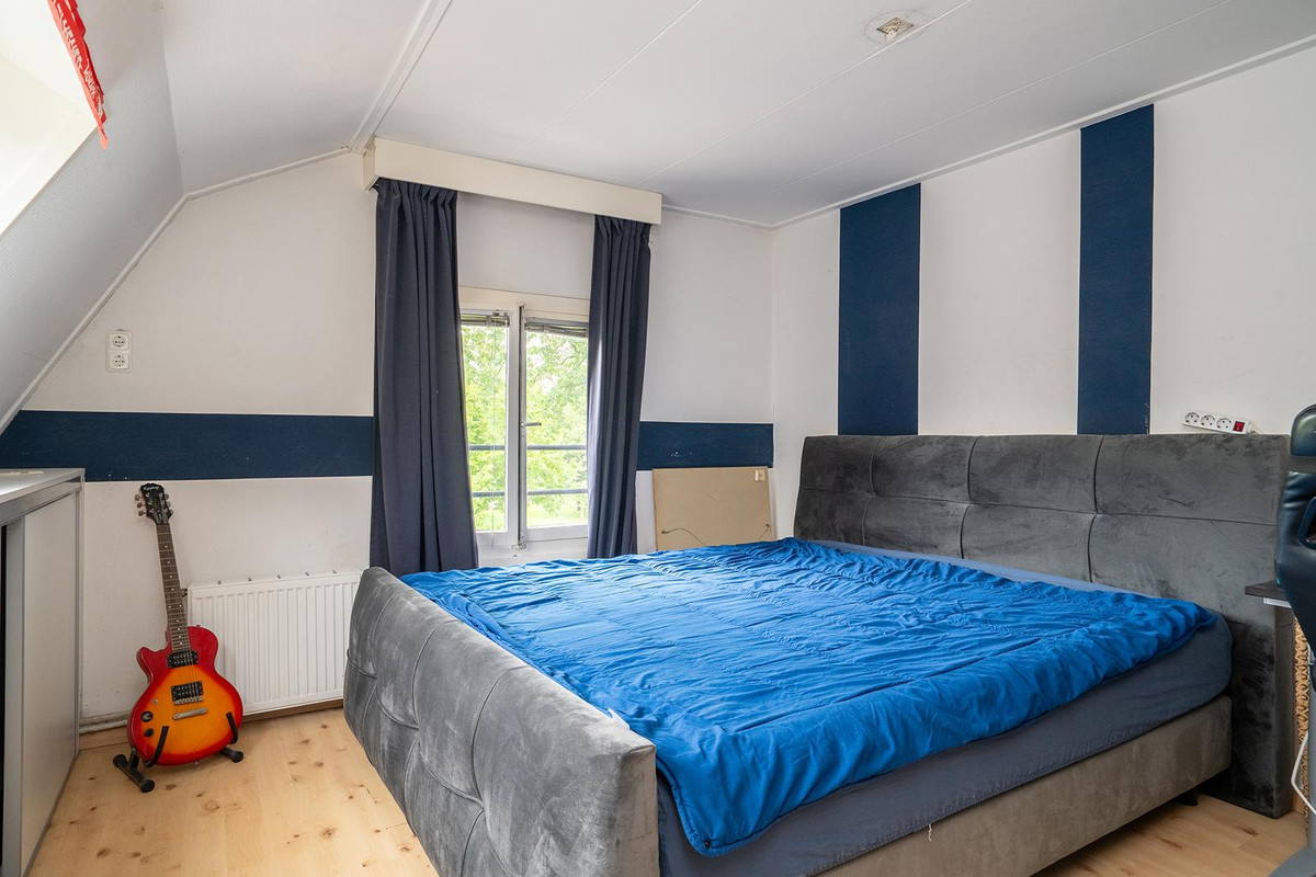 Twee-onder-één-kap te koop: Walhofstraat 123, Enschede