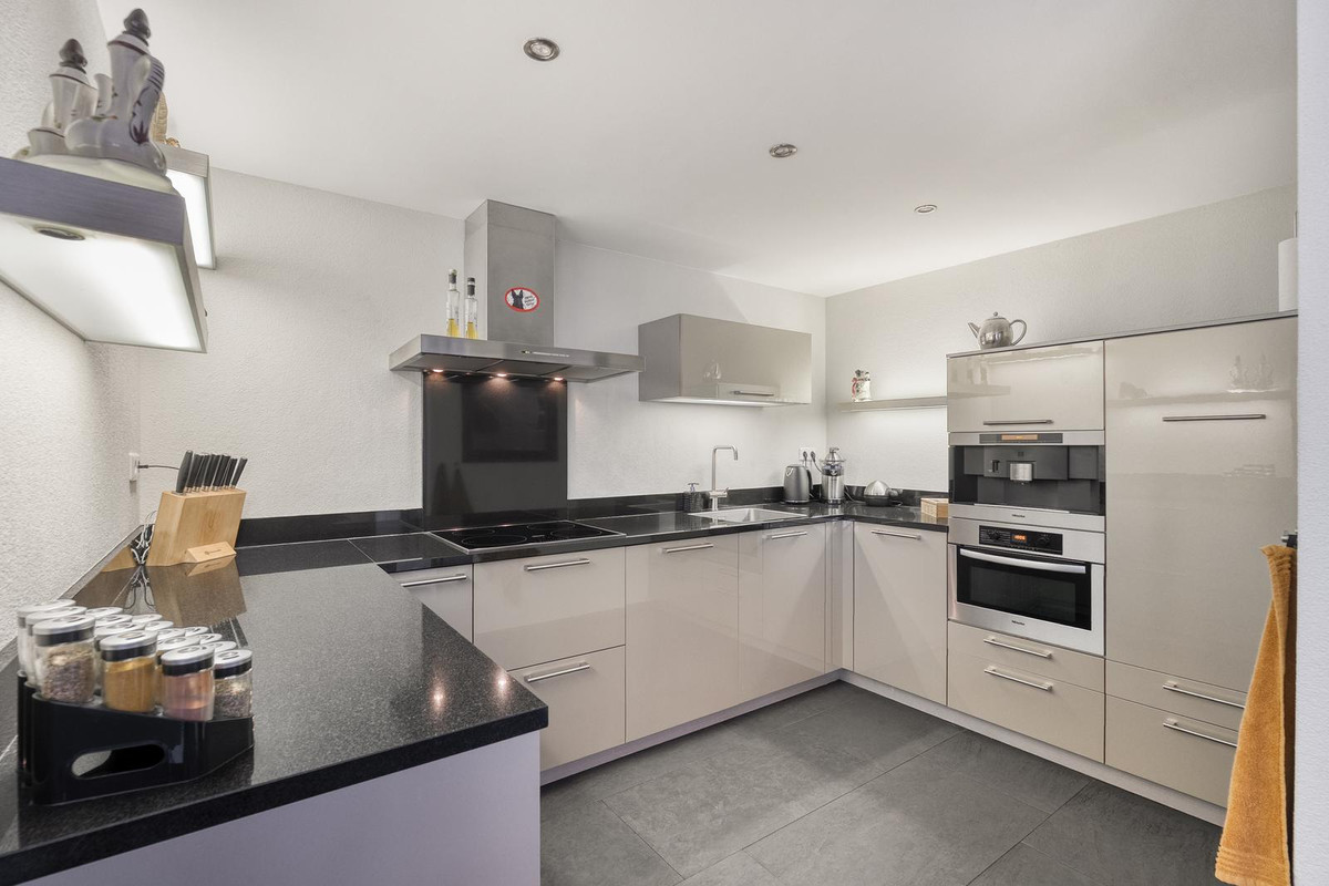 Tussenwoning te koop: Finnjolstraat 18, Rotterdam