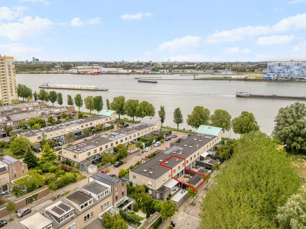 Tussenwoning te koop: Finnjolstraat 18, Rotterdam