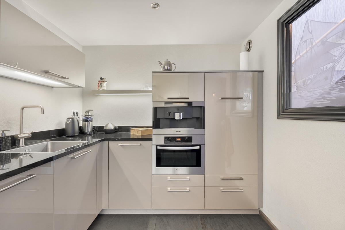 Tussenwoning te koop: Finnjolstraat 18, Rotterdam