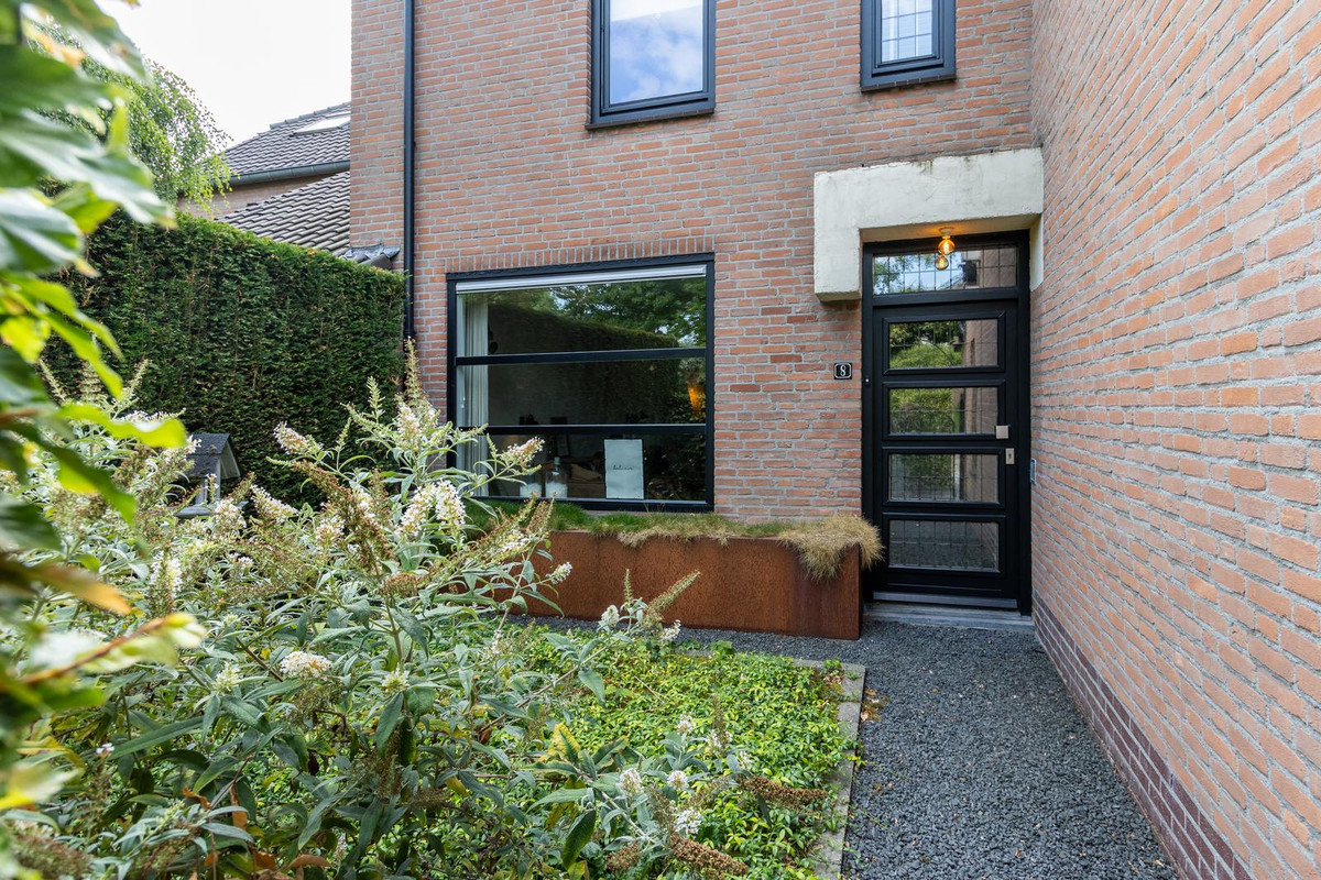 Tussenwoning te koop: Exaten 8, Weert