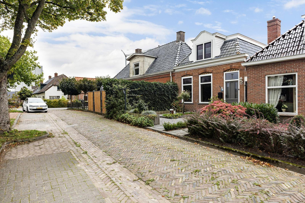 Twee-onder-één-kap te koop: Het Breed 14, Stroobos