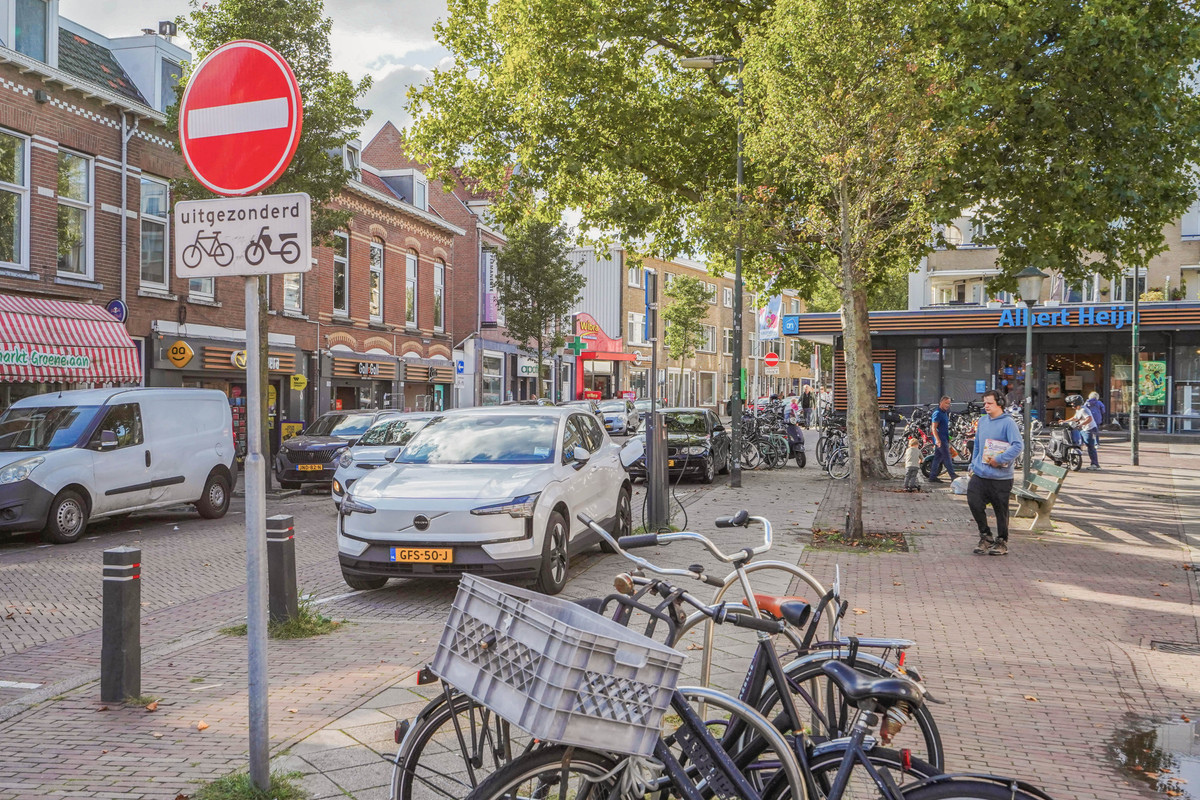 Tussenwoning te koop: Leliestraat 24, Schiedam