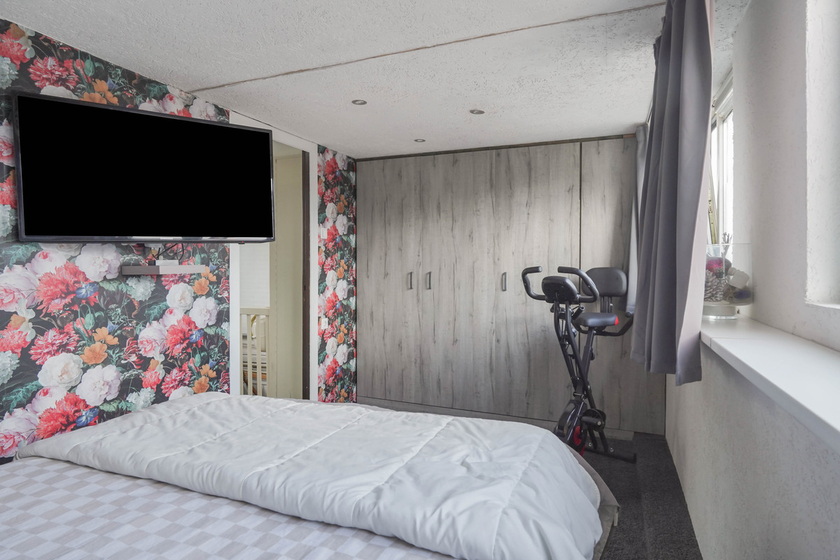 Tussenwoning te koop: Leliestraat 24, Schiedam