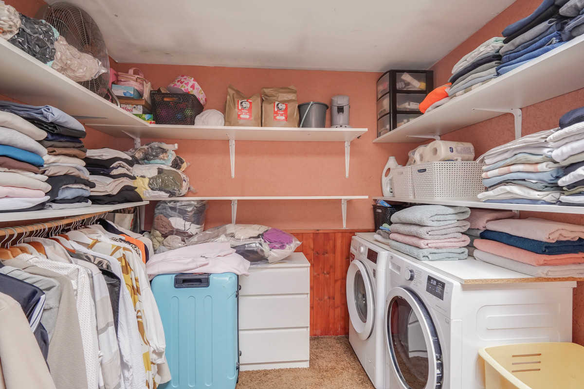 Tussenwoning te koop: Leliestraat 24, Schiedam