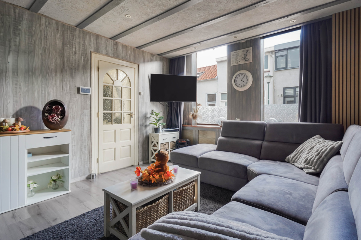 Tussenwoning te koop: Leliestraat 24, Schiedam