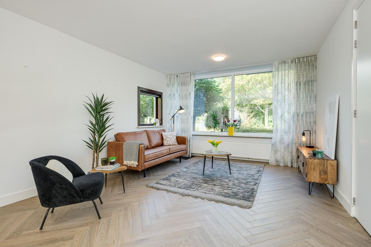 Hoekwoning te koop: Van der Helmlaan 7, Leiden
