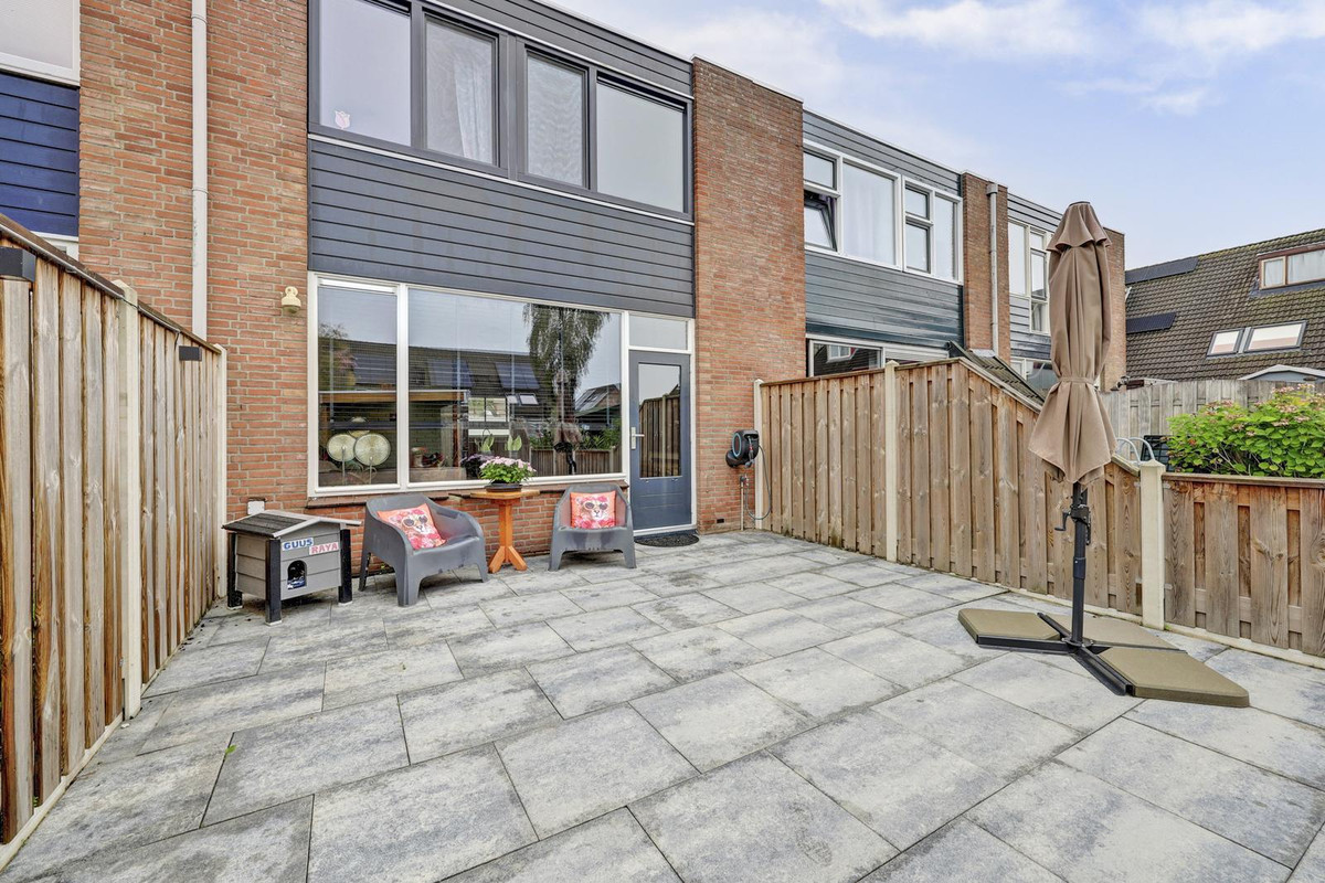 Tussenwoning te koop: Riekvoorde 16, Spijkenisse
