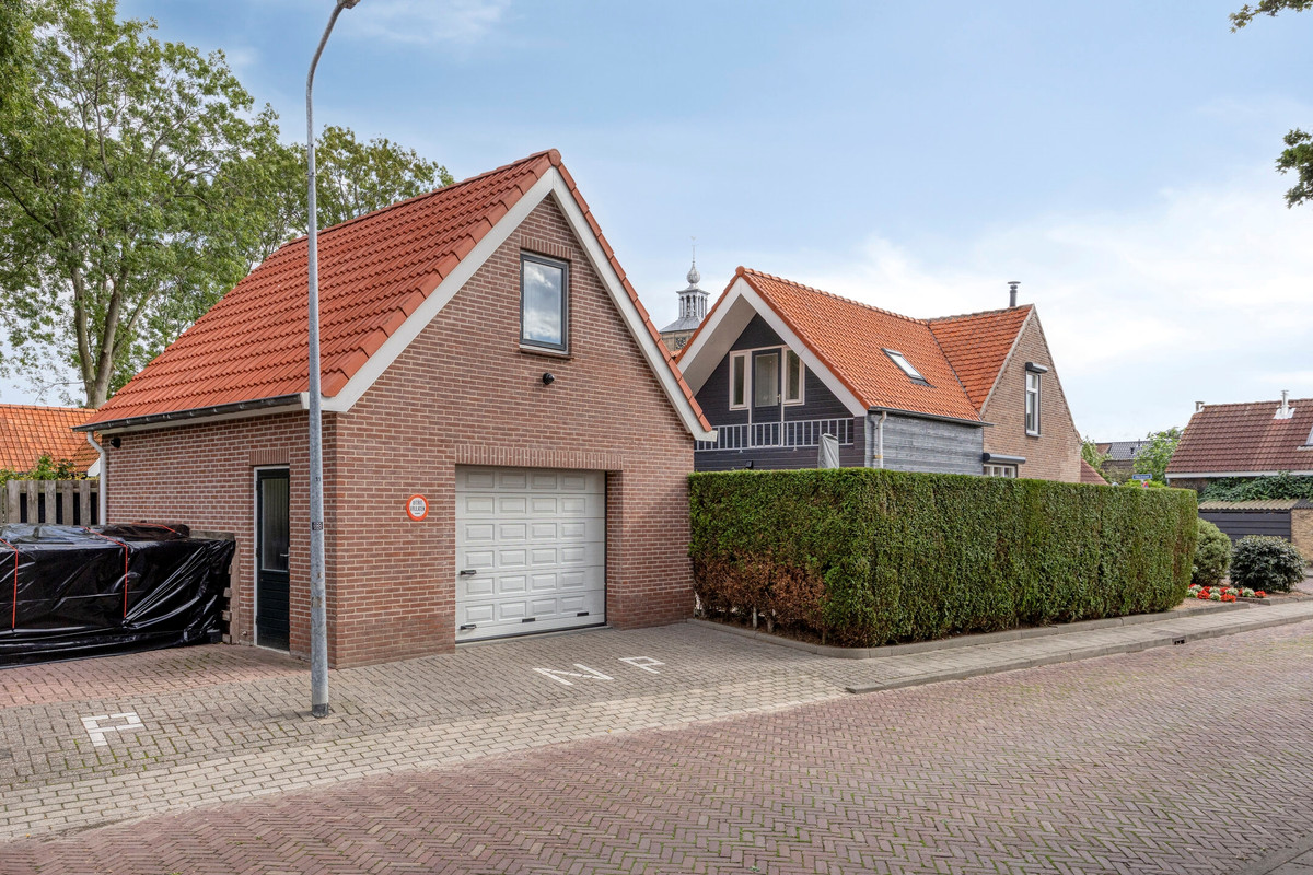 Twee-onder-één-kap te koop: Hilstraat 6, Oude-Tonge