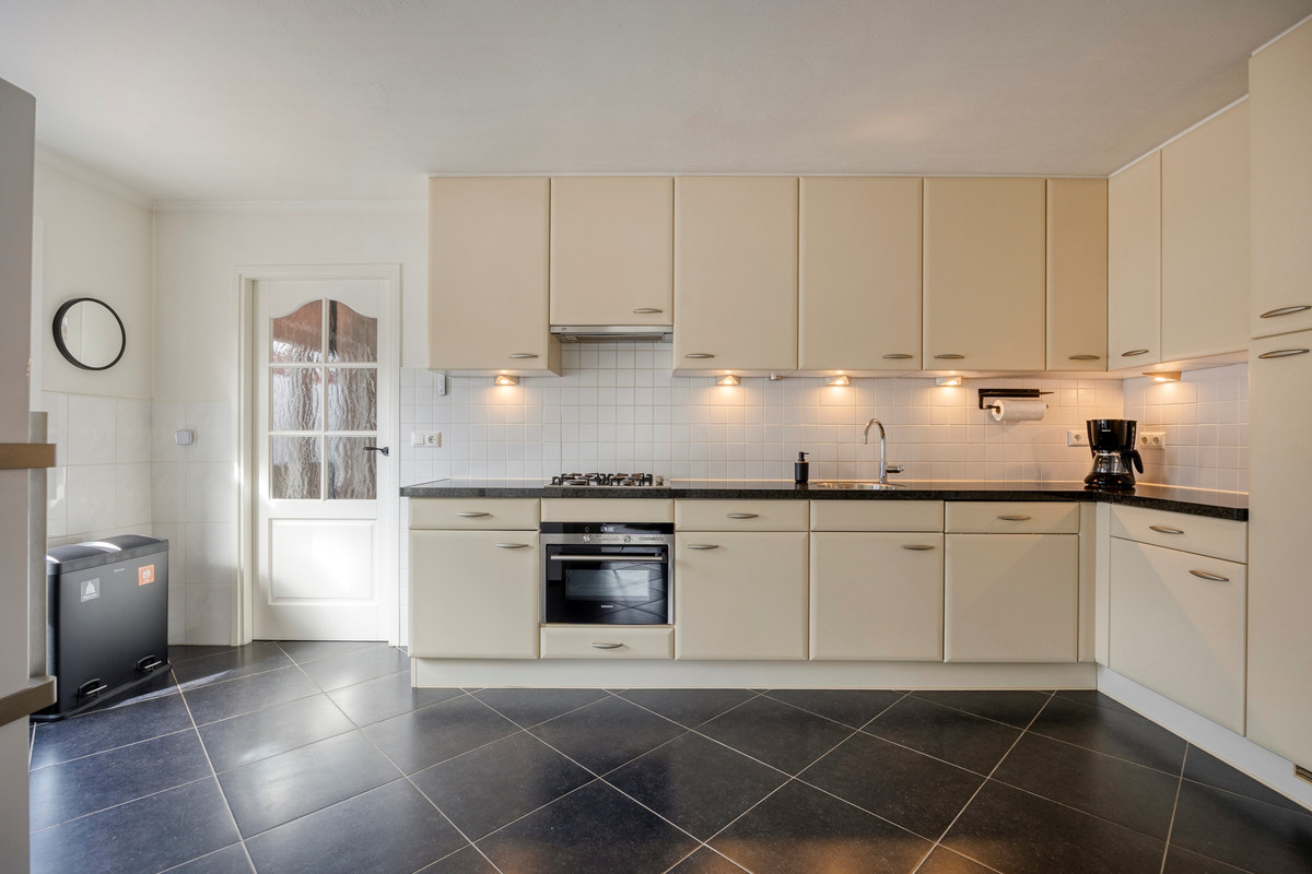 Twee-onder-één-kap te koop: Hilstraat 6, Oude-Tonge