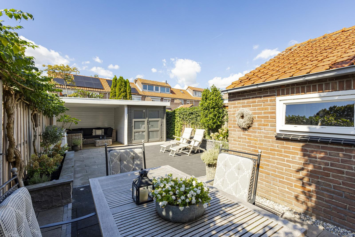 Hoekwoning te koop: Adama van Scheltemastraat 10, Sliedrecht